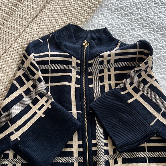 Anne Klein Sweaters - Short sleeve zip up sweater